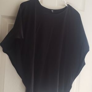 NWOT UNIQLO WOMEN BLACK SHIRT SIZE MEDIUM